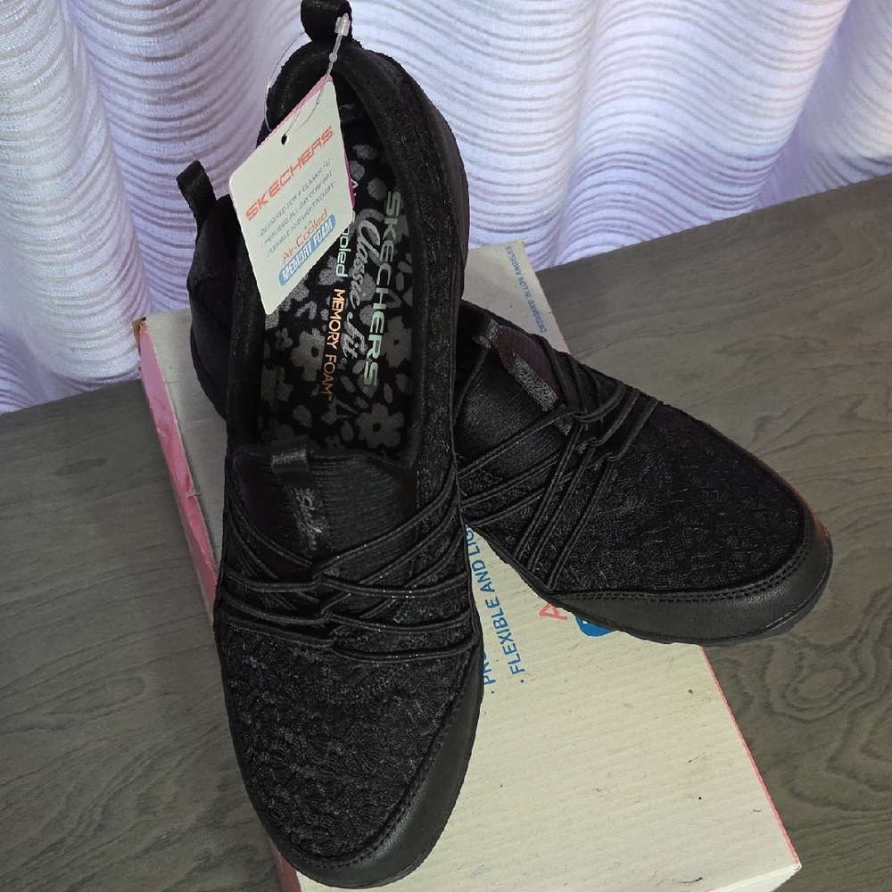 Skechers Women's Black Slip-On Sneakers Size 8.5